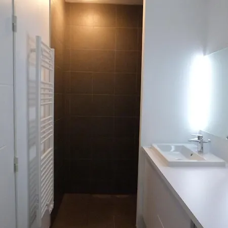 En Bord De Mer, 2 Chambres, Piscine, Parking, Animaux Admis - Fr-1-194-231