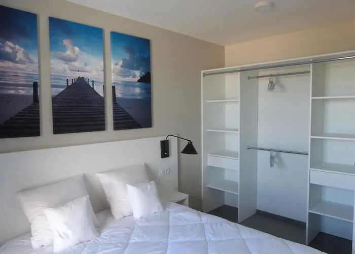 Appartement En Bord De Mer, 2 Chambres, Piscine, Parking, Animaux Admis - Fr-1-194-231