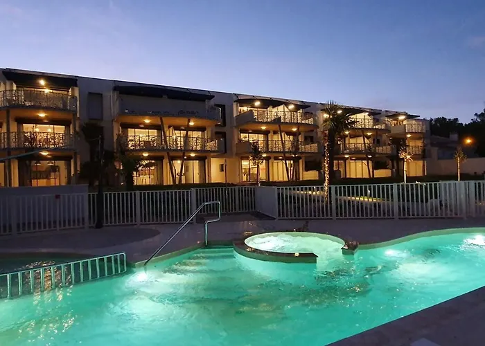 Appartement En Bord De Mer, 2 Chambres, Piscine, Parking, Animaux Admis - Fr-1-194-231 *